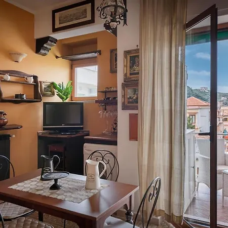 Apartmán La Musica In The Heart Of Sorrento, 100 M From Station *